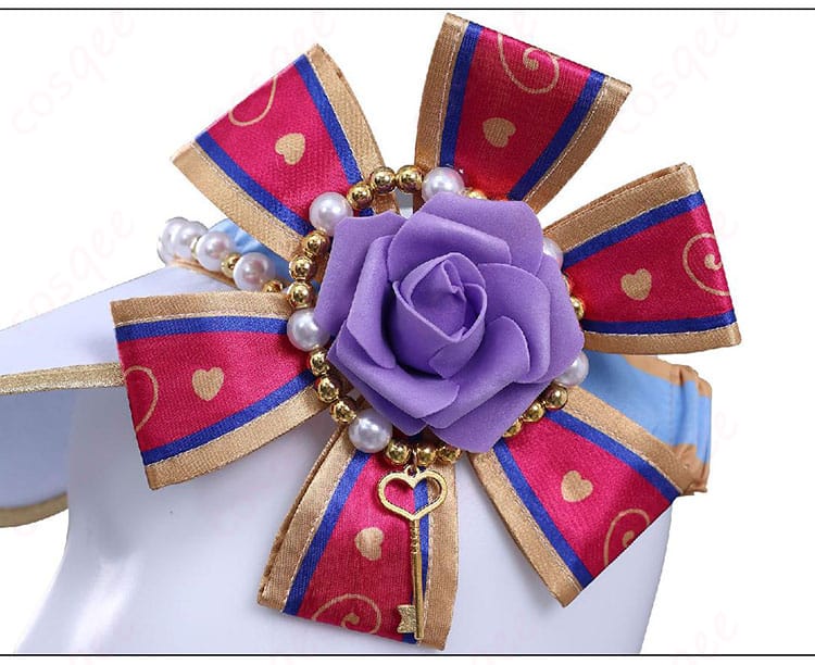 帽子装飾アップ。リボンとチャームの質感まで丁寧に仕上げ。