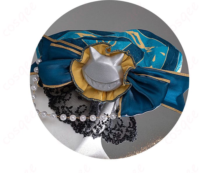 原神 リネット コスプレ衣装の帽子アクセサリー詳細。カフェコラボ風の意匠を丁寧に再現したポイントアイテム。