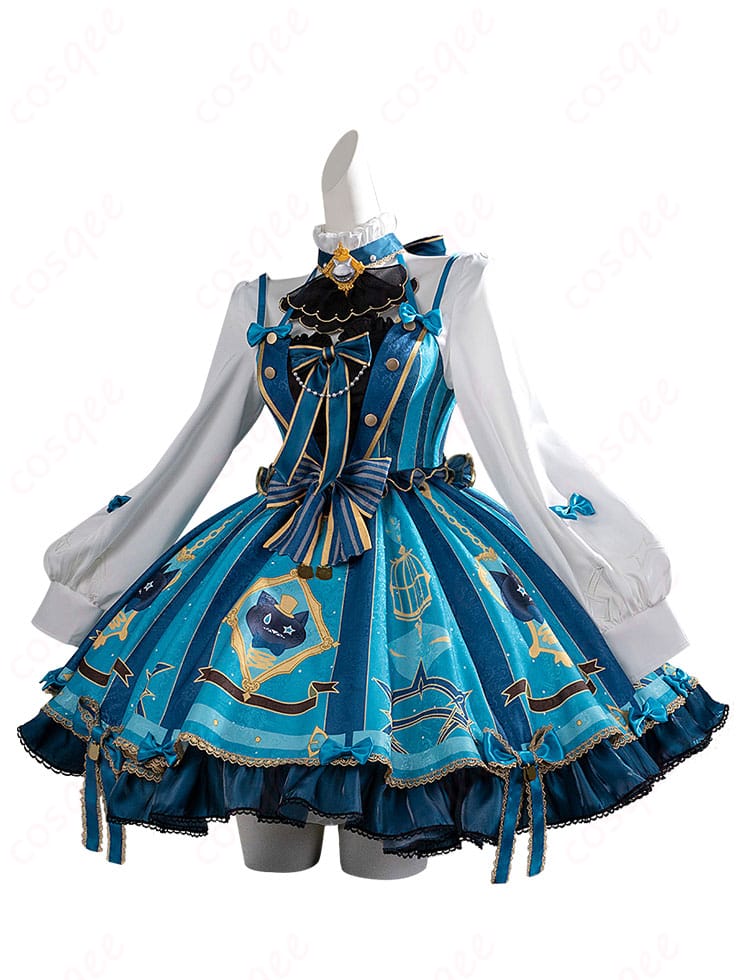 原神 リネット カフェ in ソウル コスプレ衣装の側面図。帽子・リボン・スカーフの立体感とシルエットの美しさが際立つ。