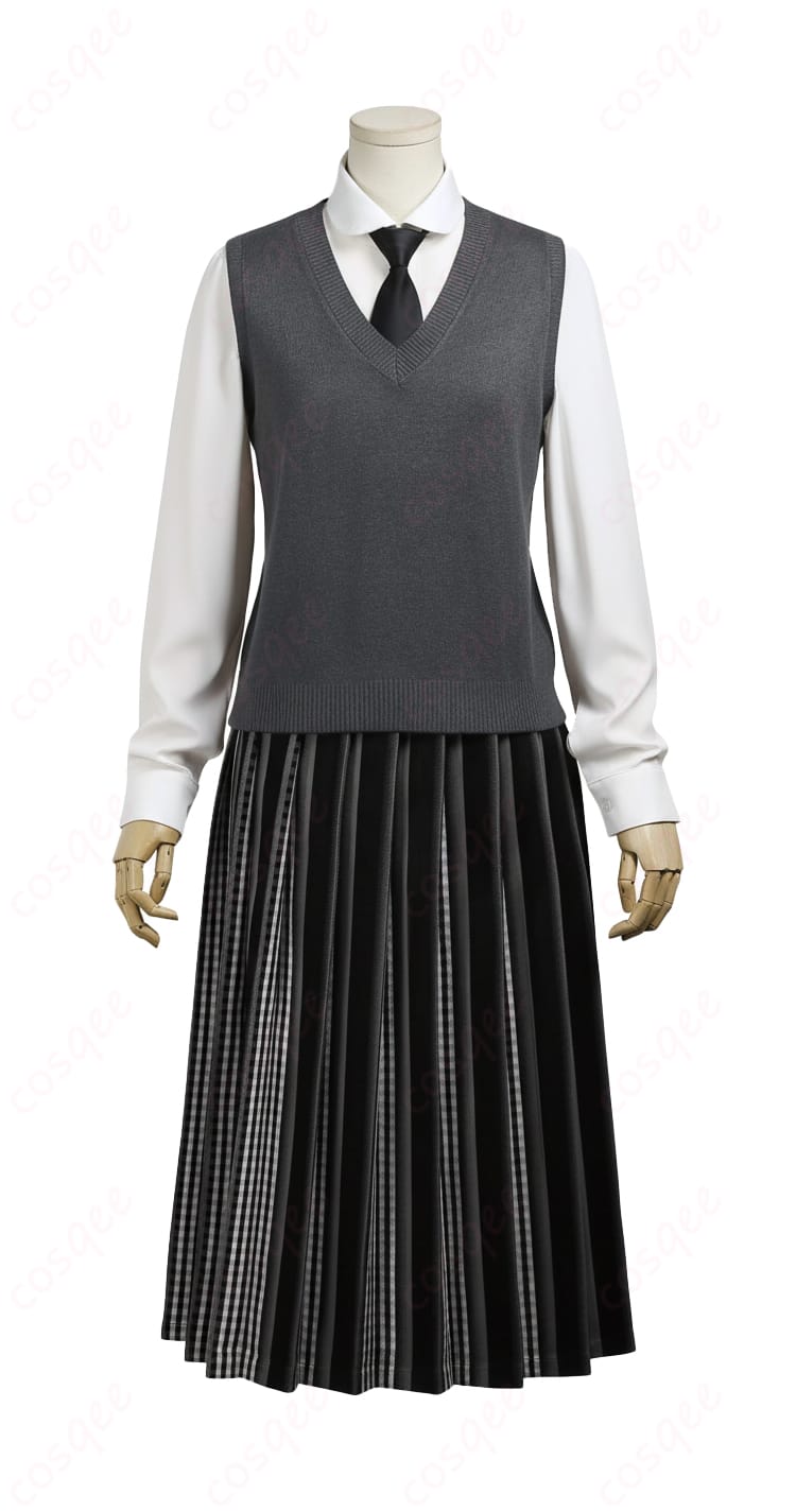 ウェンズデー・アダムスのベスト＋シャツ正面。クラシックな襟元とベストのフィット感が際立つカット。