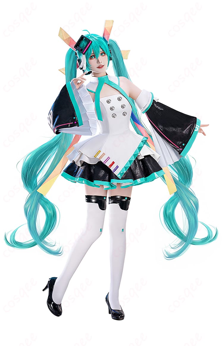 初音ミク EXPO 10th 衣装の側面。立体的なシルエットとライン配置で360度映えるバランス設計。