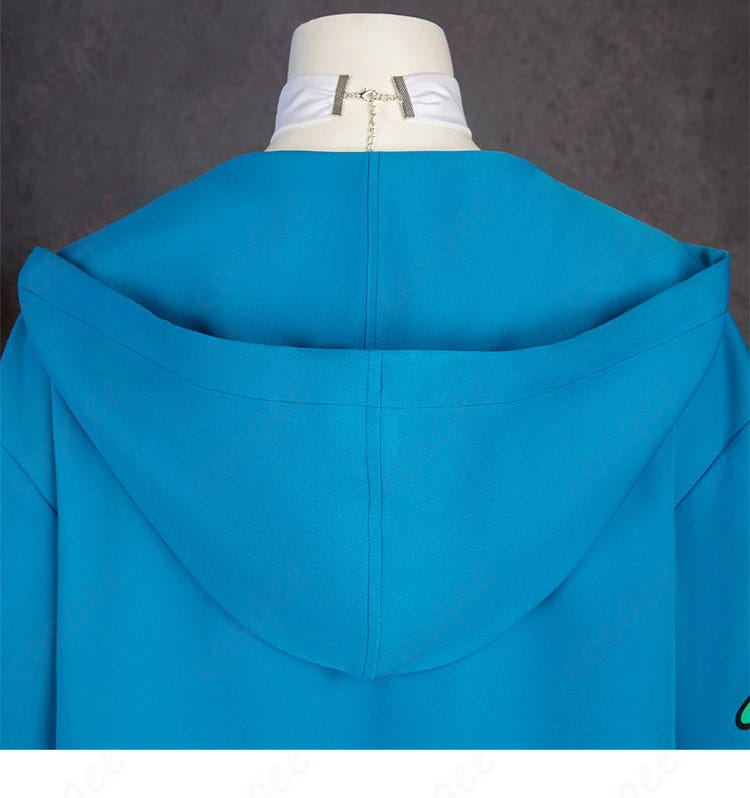 立体的なフード装飾の近接。帽子形状のボリュームとシルエットでキャラクター性を強調。