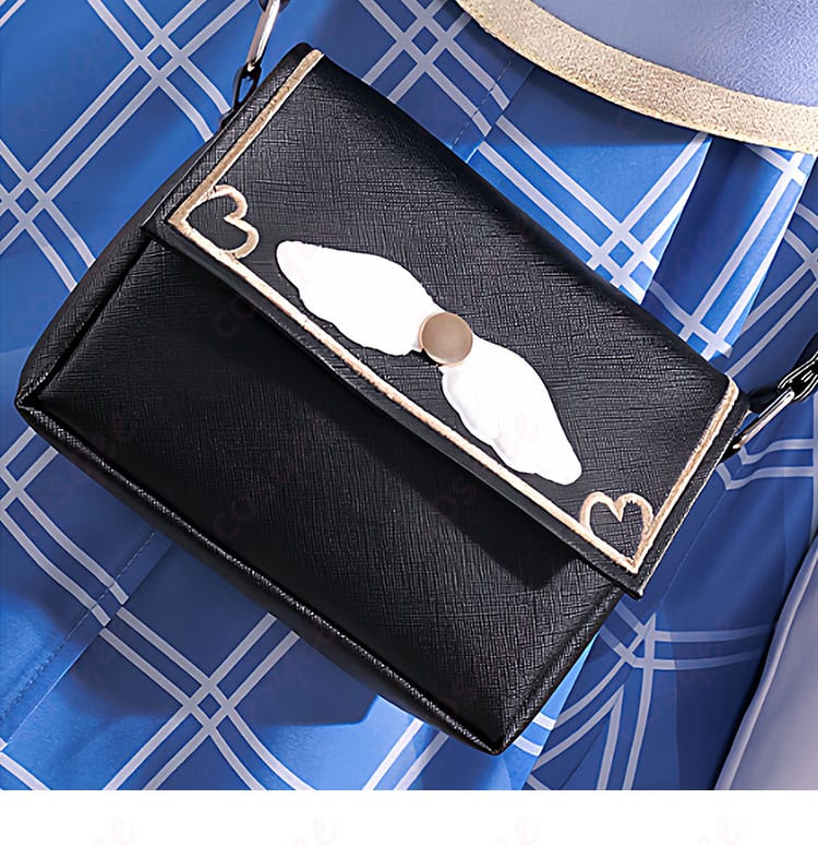 肩掛けバッグ風アクセサリーのクローズアップ。小物パーツまで丁寧に再現された質感と縫製を確認できる画像。