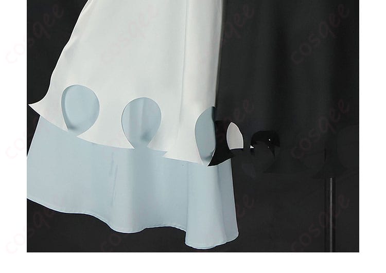 ガチアクタ アモ・エンプール衣装の袖パーツ装飾。独特の形状と縁取りの見え方に焦点を当てたディテール写真。