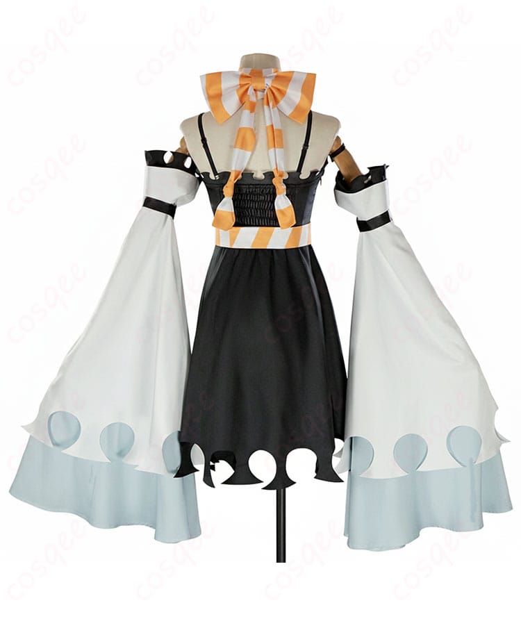 ガチアクタ アモ・エンプール衣装の背面全身。特徴的な背中のシルエットと帯位置の見え方を確認できるアングル。