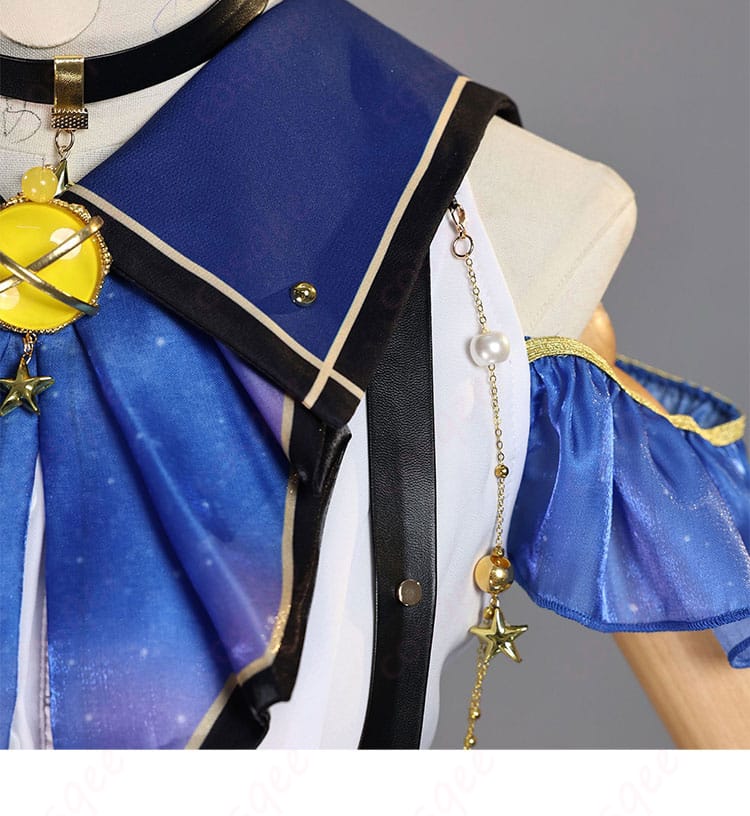 南ことり コスプレ衣装の襟元・胸元デザイン。細部の装飾と配色バランスのクローズアップ