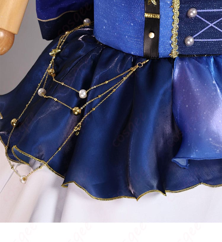 南ことり コスプレ衣装の腰飾りディテール。アクセント装飾の形状と取り付け位置