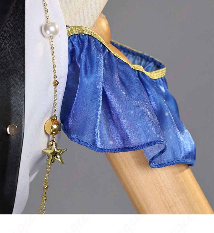 南ことり コスプレ衣装の袖ディテール。ふんわり形状と縁取りの仕上がりを確認できる写真