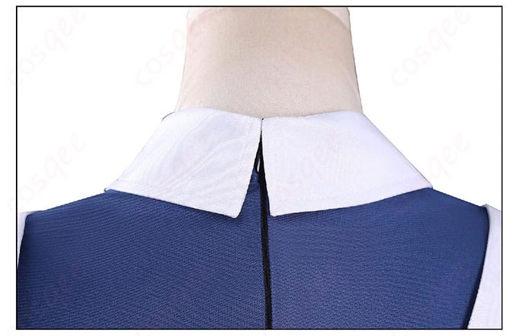 メイド服コスプレ衣装の背面ジッパー部分の接写。着脱しやすい仕様を確認できる。