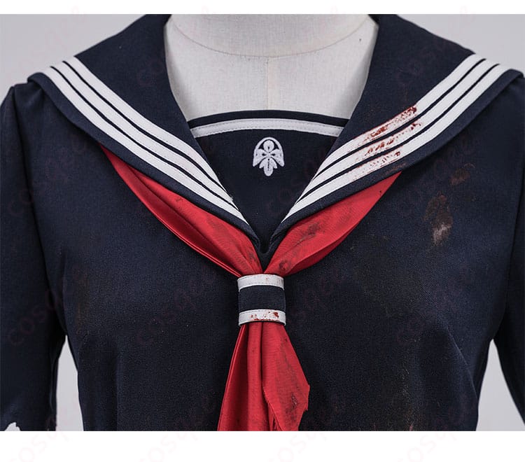 深水雛子 制服コスプレの赤いスカーフ装飾ディテール。アクセントカラーと結び目の質感が確認できる