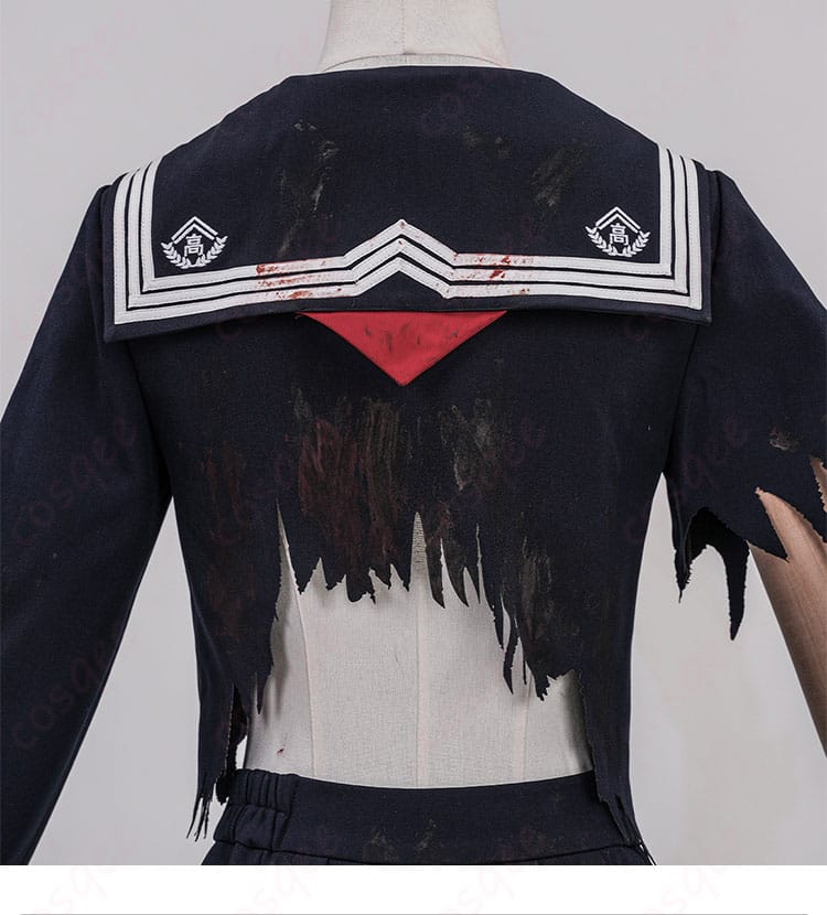 深水雛子 制服コスプレの背面装飾ディテール。シンプルながら設定を意識した再現