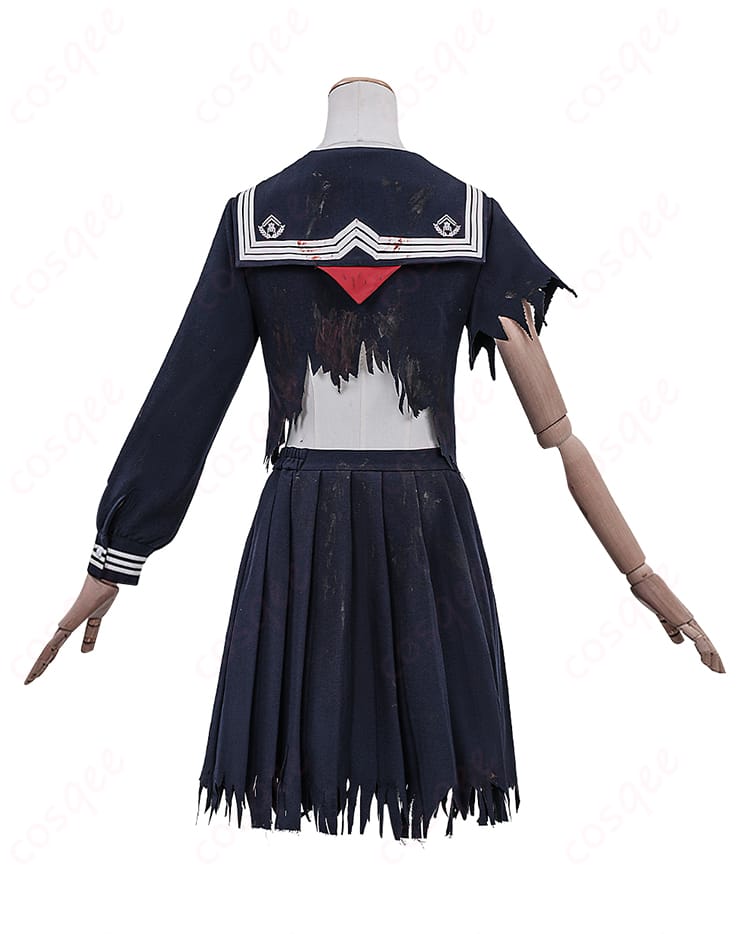 サイレントヒルf 深水雛子 制服コスプレの背面。縫製とプリーツの収まりなど細部の仕上げが見える