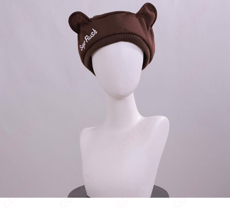 miCometベアブランド衣装 帽子正面のロゴと飾りの近接写真