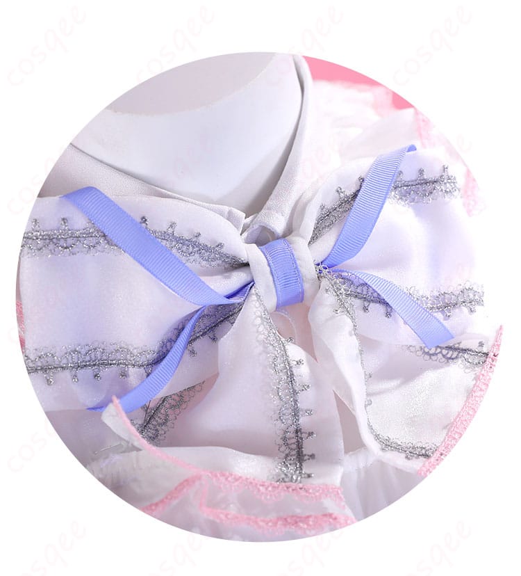 暁山瑞希 ハイド・クリノリン 蝶ネクタイ装飾のアップ。可愛いリボンの形状と中心パーツの質感を忠実に表現。