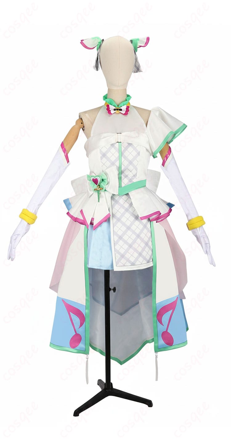 キュアズキューン コスプレ衣装の正面全景。大きな胸リボンと配色、光沢感のあるトップスを細部まで確認可能