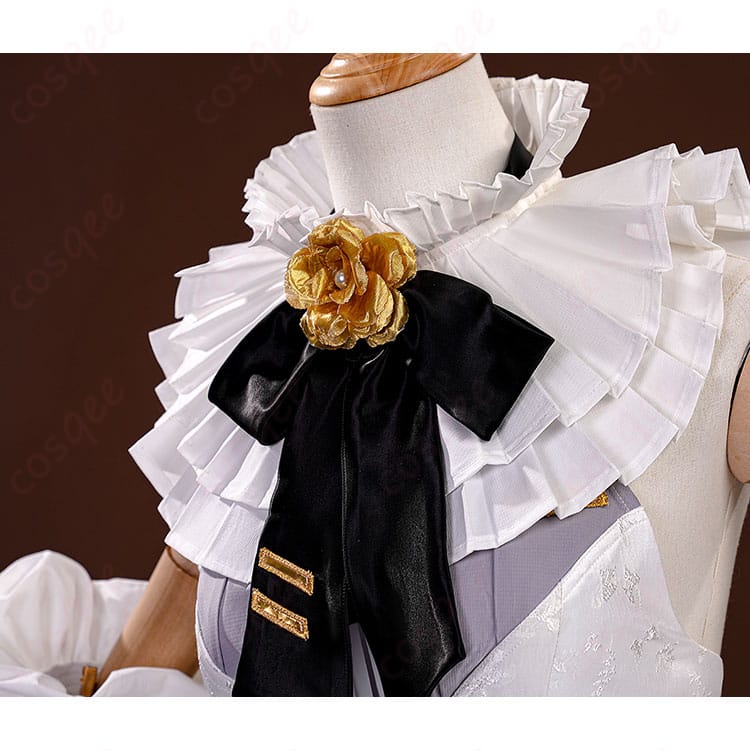 花飾り付きリボンのアップ。立体感のある花モチーフと光沢感がアクセントとして映える接写。