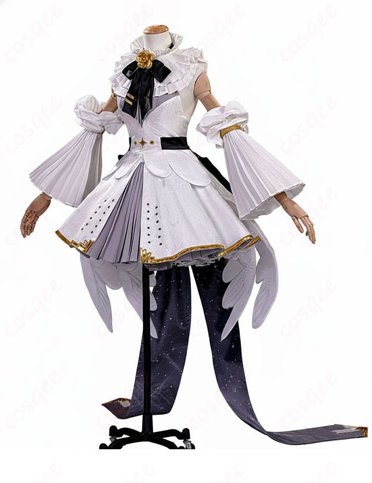 同衣装の側面。スカートの落ち感と袖パーツの形状、ウエストラインのメリハリが分かるアングル。