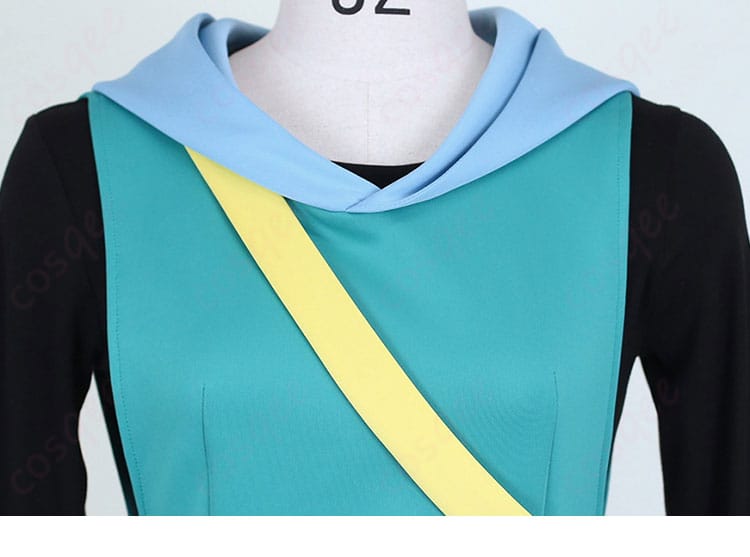 襟元と胸元装飾のアップ｜ステッチの整いと装飾位置の正確さを確認できる画像