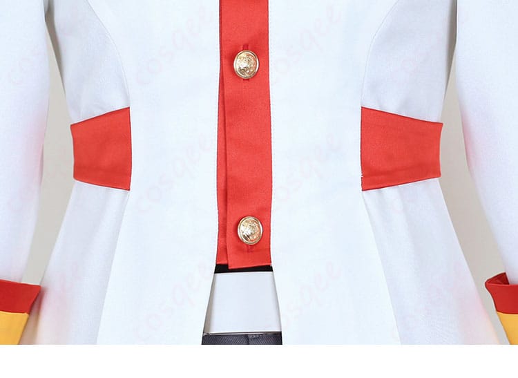 前立てボタン装飾のクローズアップ。質感の良いボタンでクラシカルな印象を強調。