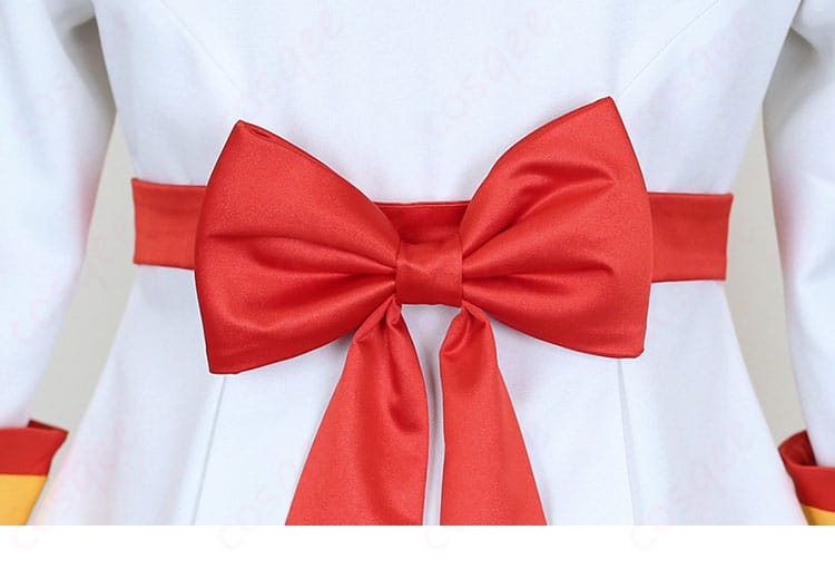 背面の大きなリボン装飾。後ろ姿を華やかにする映画版仕様の特徴が見える。