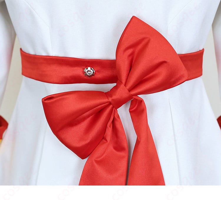 ボタン留め部分の縫製ディテール。手作業の丁寧な仕上げで耐久性と見映えを両立。