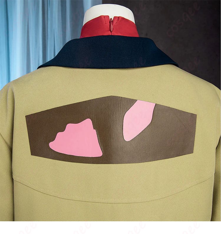 タウニー コート 背面デザイン詳細。立体的な裁断で美しいバックラインを演出。