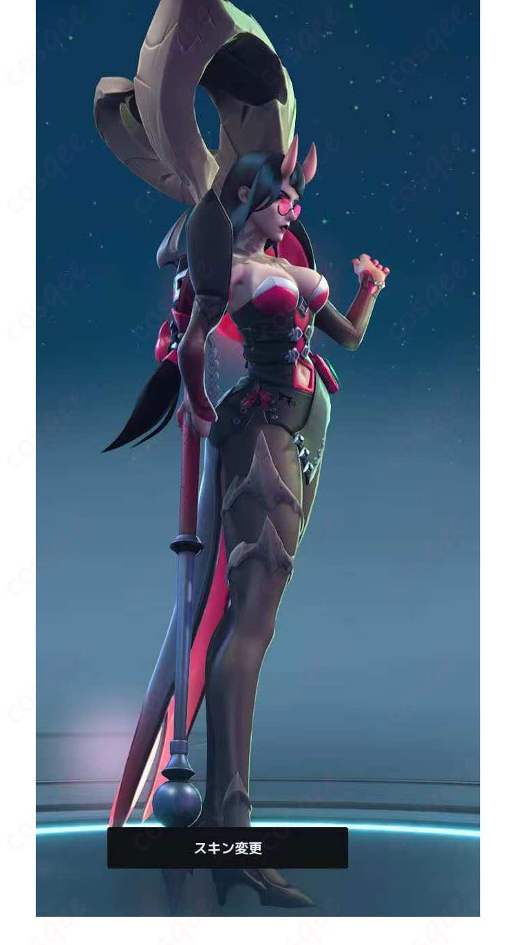 SUPERVIVE エヴァ衣装 側面ショット。小悪魔的シルエットとモードなラインを強調