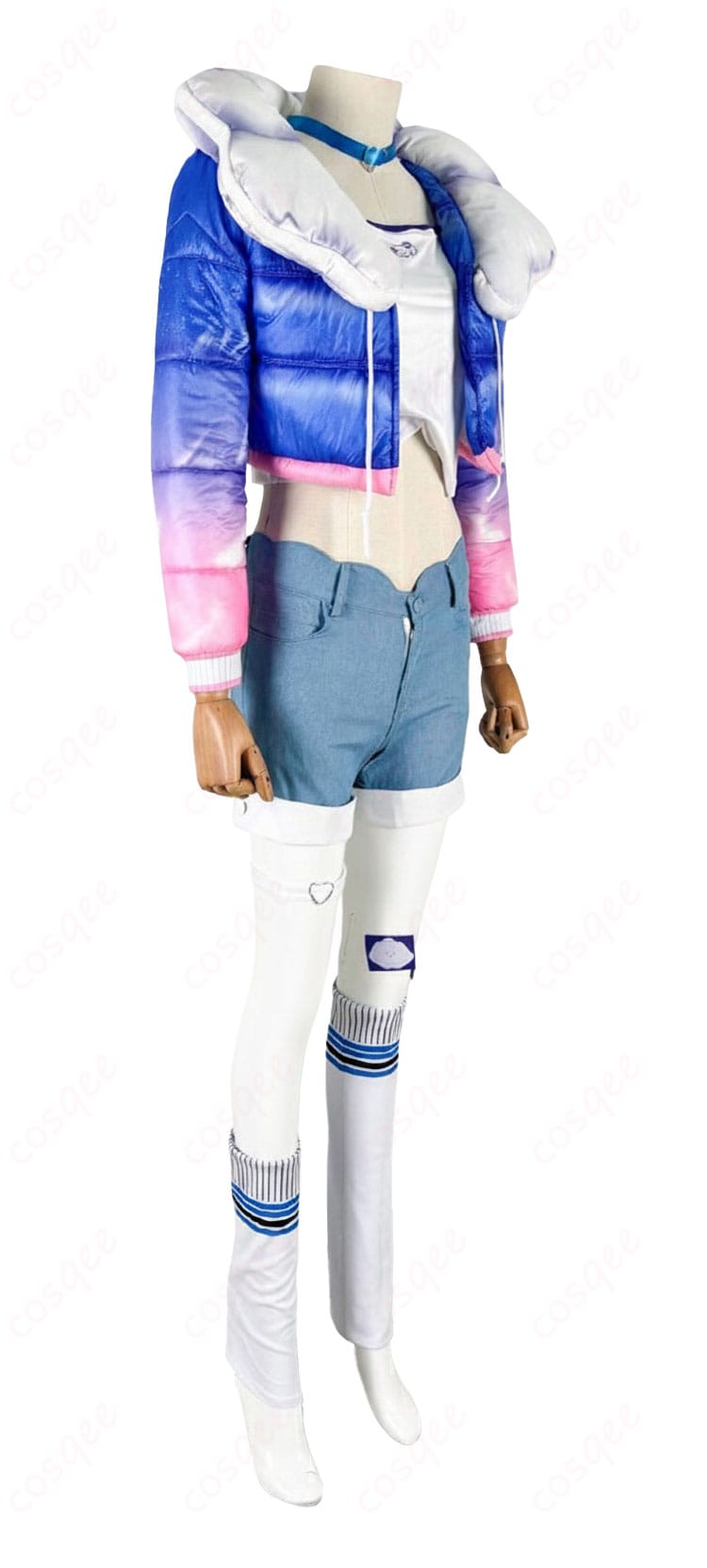 ホロライブ こぼ・かなえる 私服コスプレ衣装 右側面。コートの落ち感とレッグカバーのラインを示すシルエット重視の写真