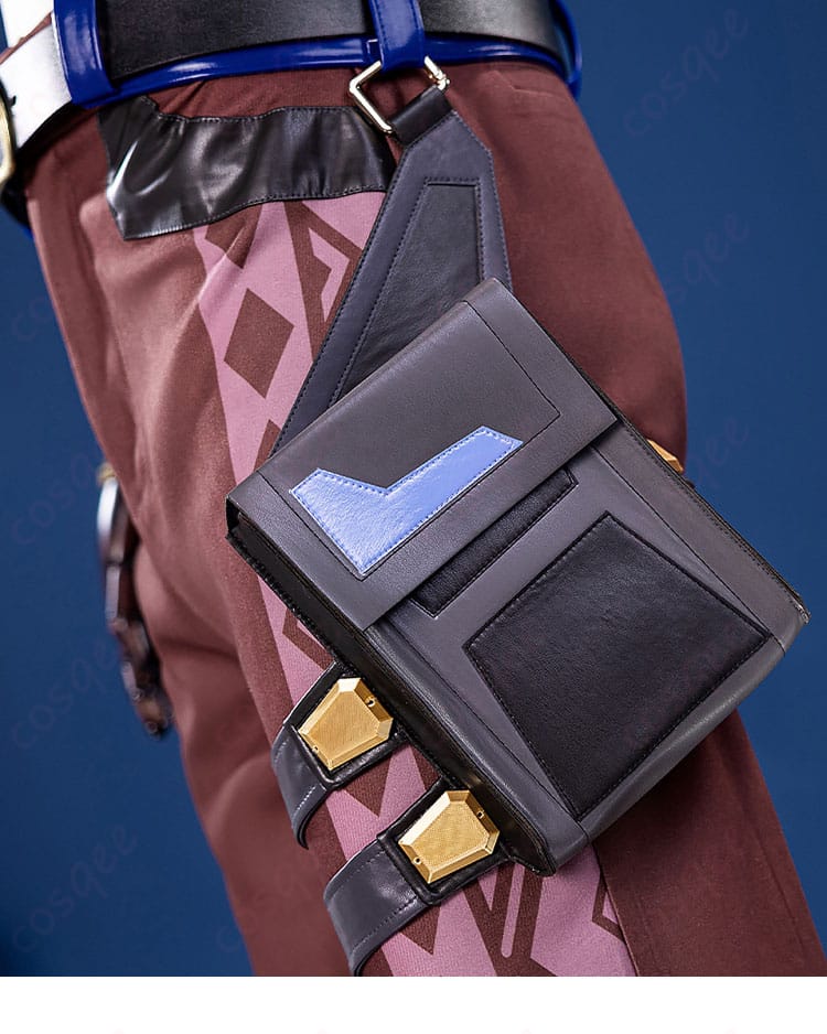 ヴィトー コスプレ 脚部ディテール。レッグポーチとベルトの固定、パンツの質感を捉えた拡大画像