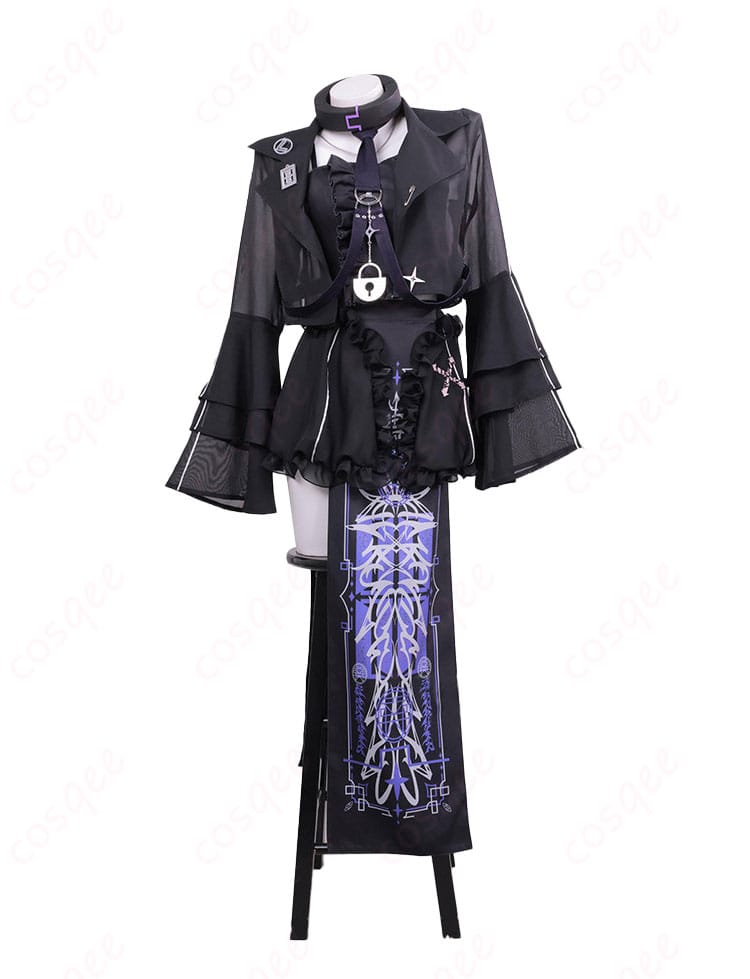 ラプラス・ダークネス 新衣装コスプレの正面全身。シルエットとフロント装飾を確認できる画像