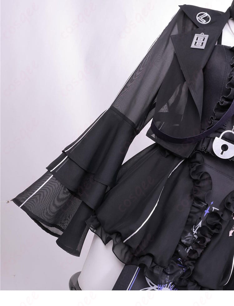 右袖付近の装飾ディテール。袖口の意匠と配色コントラストの近接画像