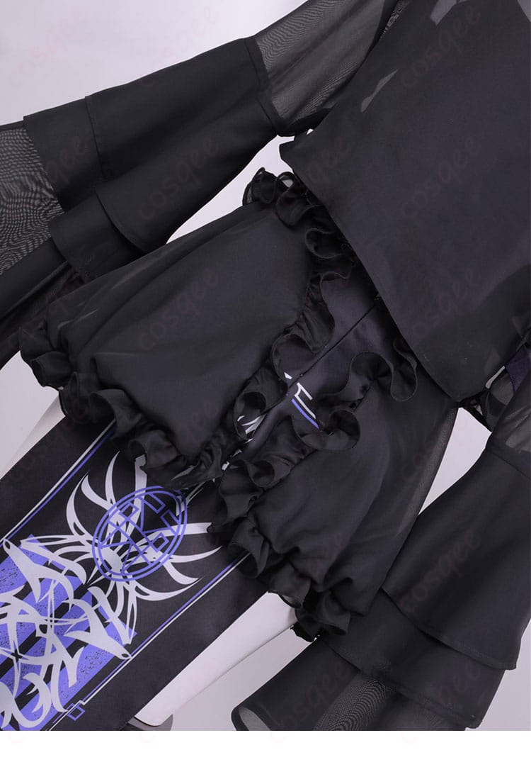 スカートレース装飾のディテール。レースの柄と重なり具合を拡大