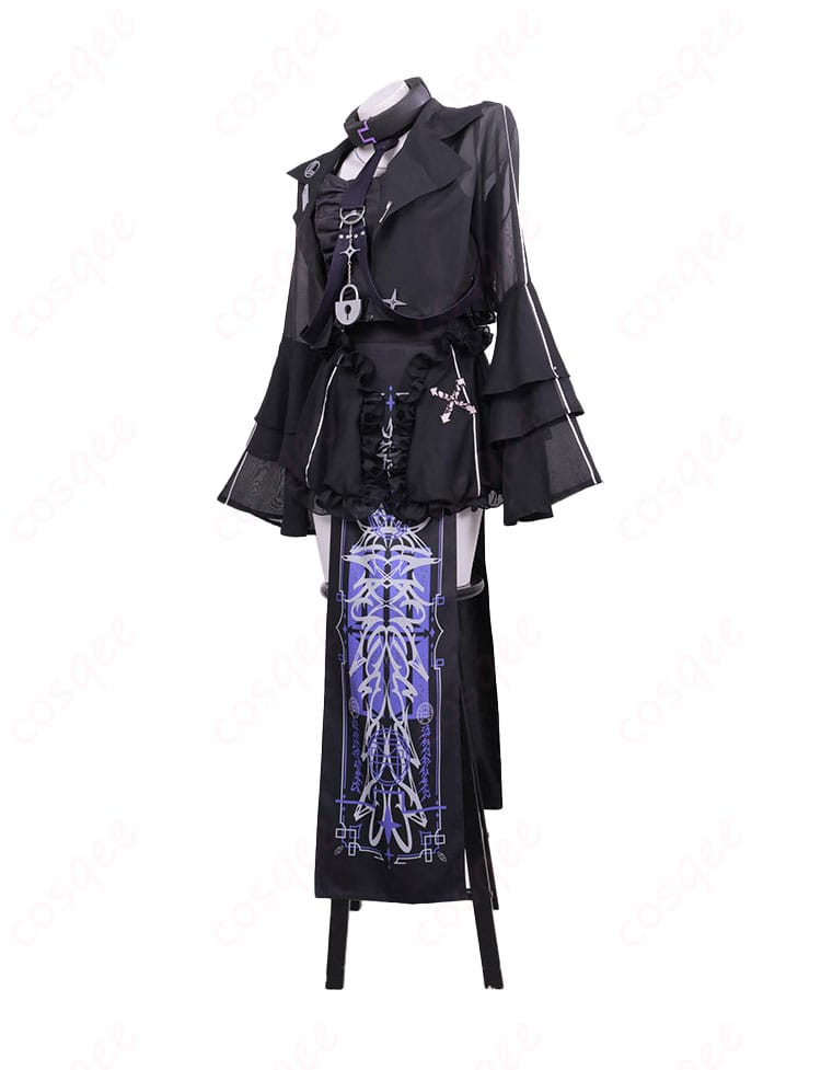 ラプラス・ダークネス 新衣装コスプレ左側面。肩から裾への流れと装飾位置を確認できる画像