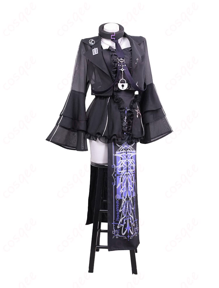 ラプラス・ダークネス 新衣装コスプレ右側面。袖や裾ラインの立体感が分かるサイドビュー