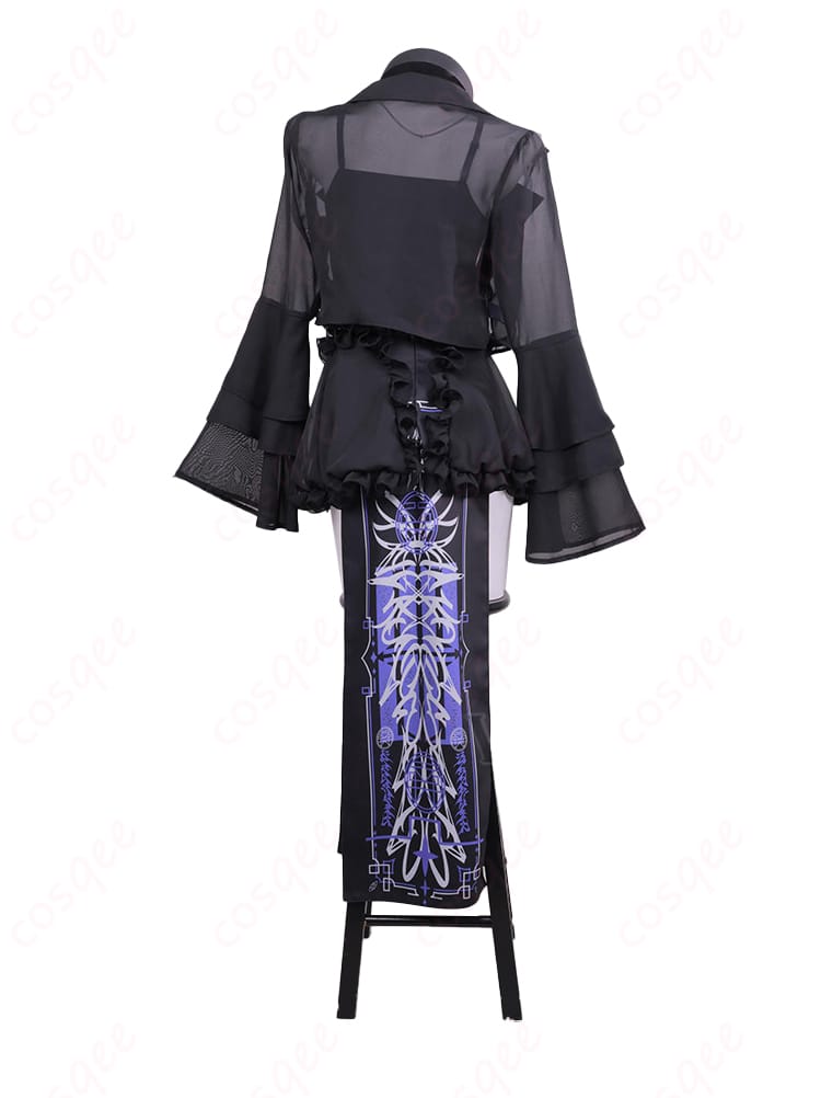 ラプラス・ダークネス 新衣装コスプレ背面全体。バックシルエットと開閉位置の見え方を確認