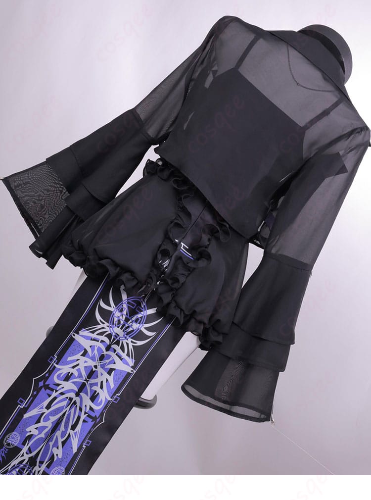 背面全体ディテール。シームラインと生地の落ち感を確認できるカット