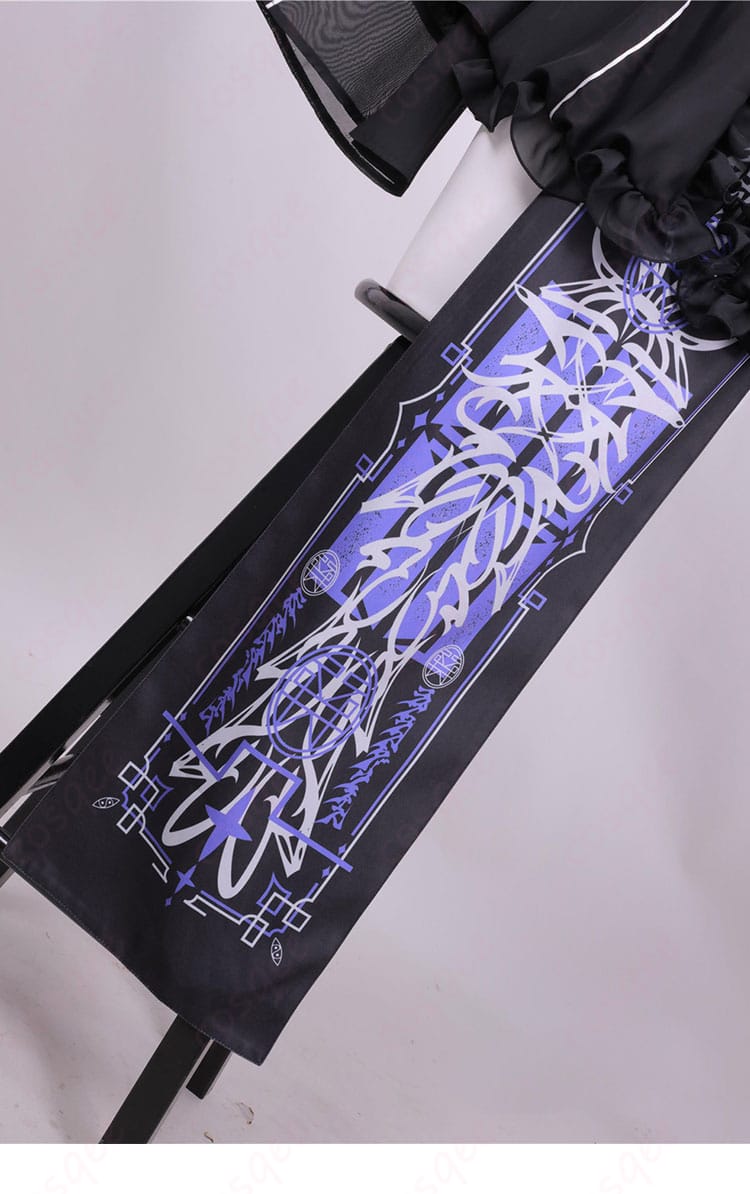 背面裾モチーフのディテール。柄のコントラストと縫製を拡大