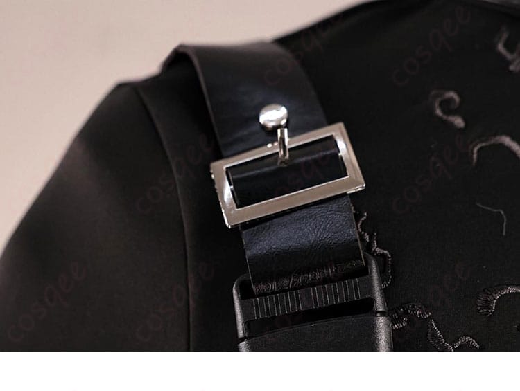 葛葉 ヒットマン コスプレ 肩ベルトとアクセサリー装飾の詳細