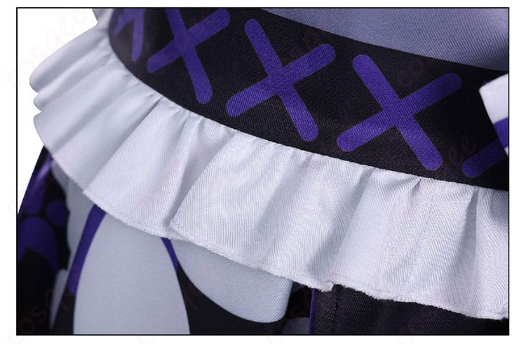 コルセット風ウエストベルトの装飾詳細。調整可能な締め具でウエストラインを美しく形成。