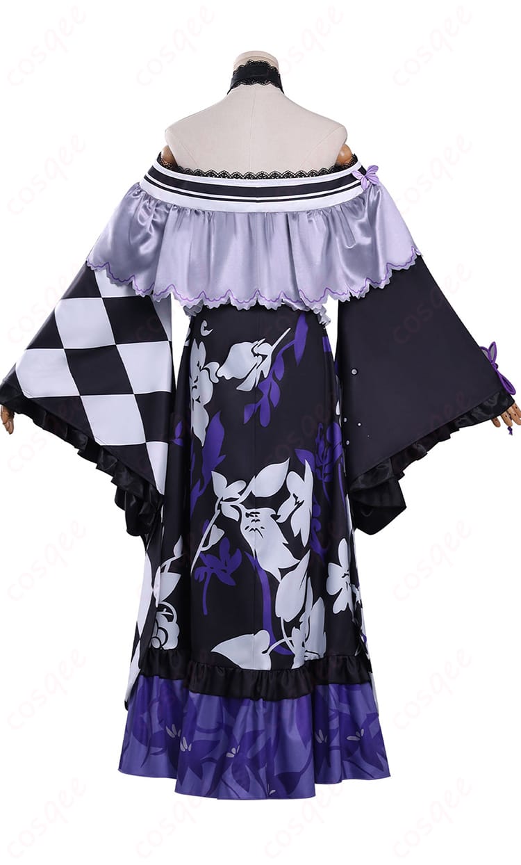 宝生マーゴ衣装の背面。大きな蝶結びとスカート装飾、背面ラインのバランスを確認できる写真。