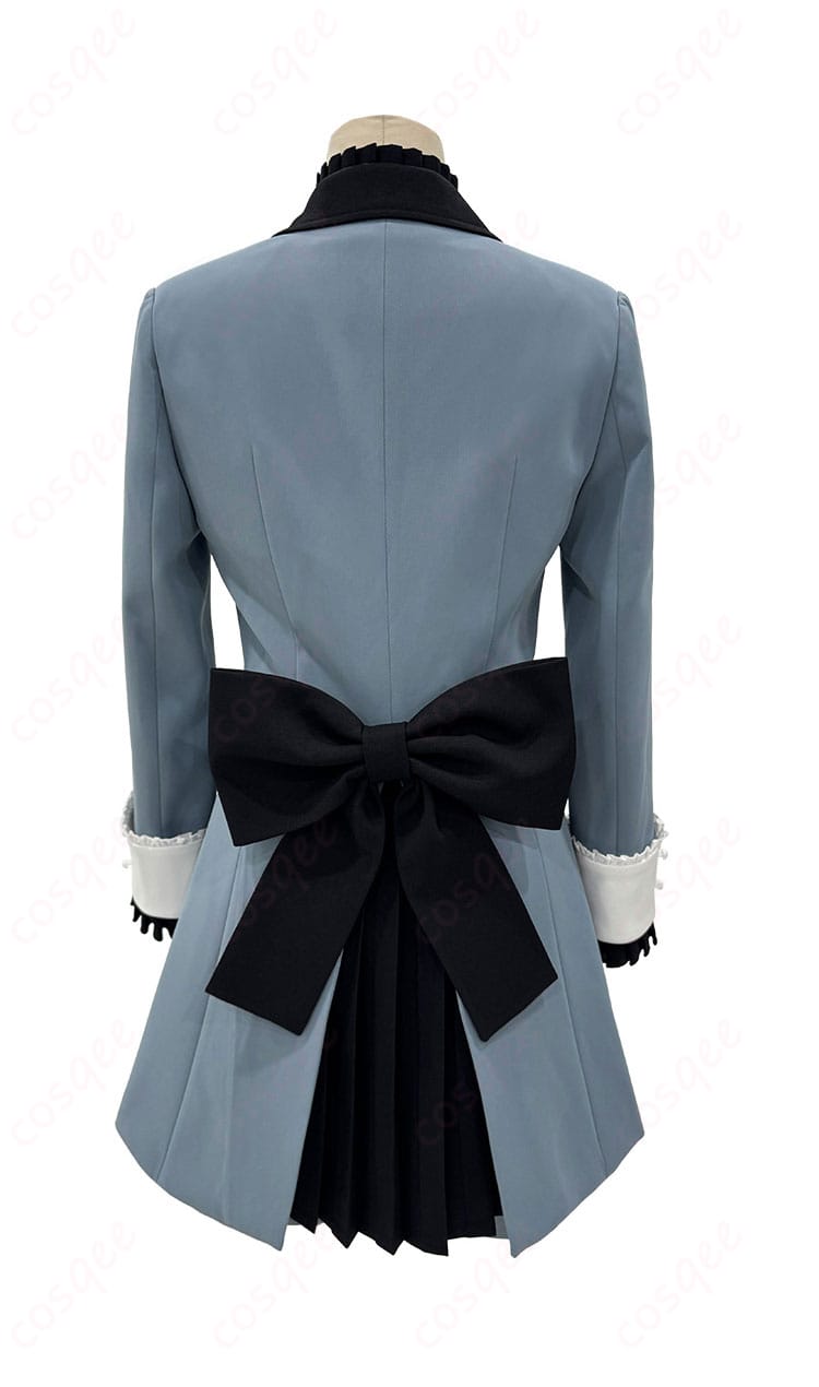 黒執事 シエル（兄）双子verコスプレ衣装 背面。コートのラインと背部の蝶結び、ガーターの見え方を確認できる背面スタイル。