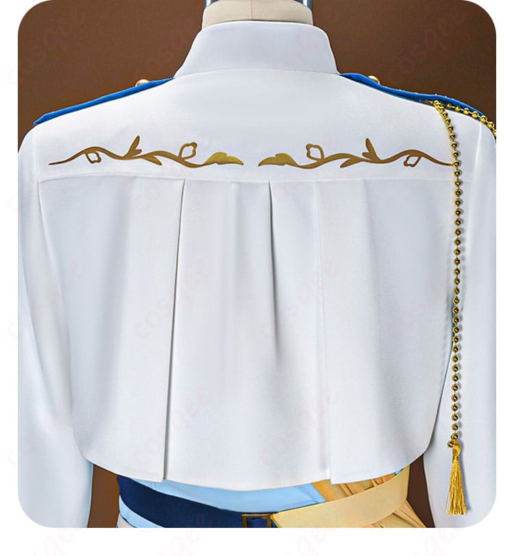 上衣背面の装飾ディテール（背面ヨークと切り替え）