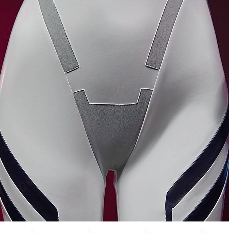 プラグスーツ腰回り装飾のクローズアップ｜曲線ラインと装飾パーツの立体感