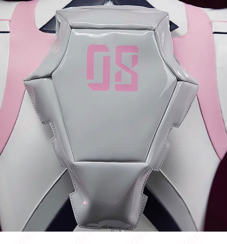 プラグスーツ背面装飾のクローズアップ｜エヴァンゲリオンの世界観に沿った精密造形