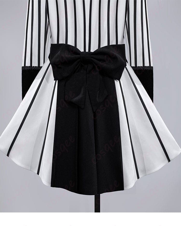 黒執事 シエル コスプレ衣装の襟元リボン装飾アップ。英国風リボンの形状と質感を高再現し、上品な印象を強調したディテール写真。