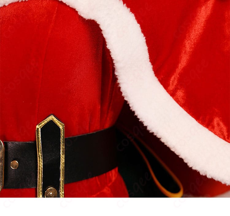 エミリア クリスマス記念コスプレの白いファー付きケープ装飾のディテール。毛並みの質感が分かる接写