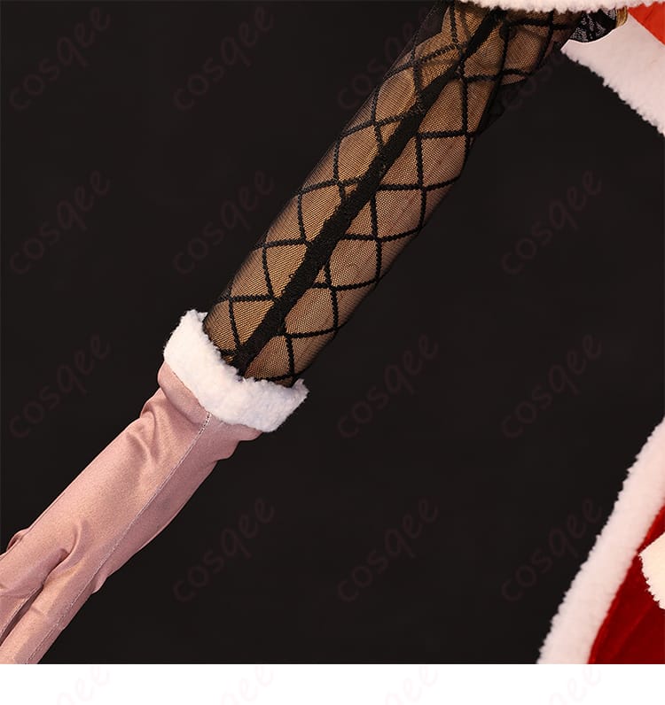 エミリア クリスマス記念コスプレの袖口と手袋の装飾細部。上品な仕上がりとステッチが見える接写