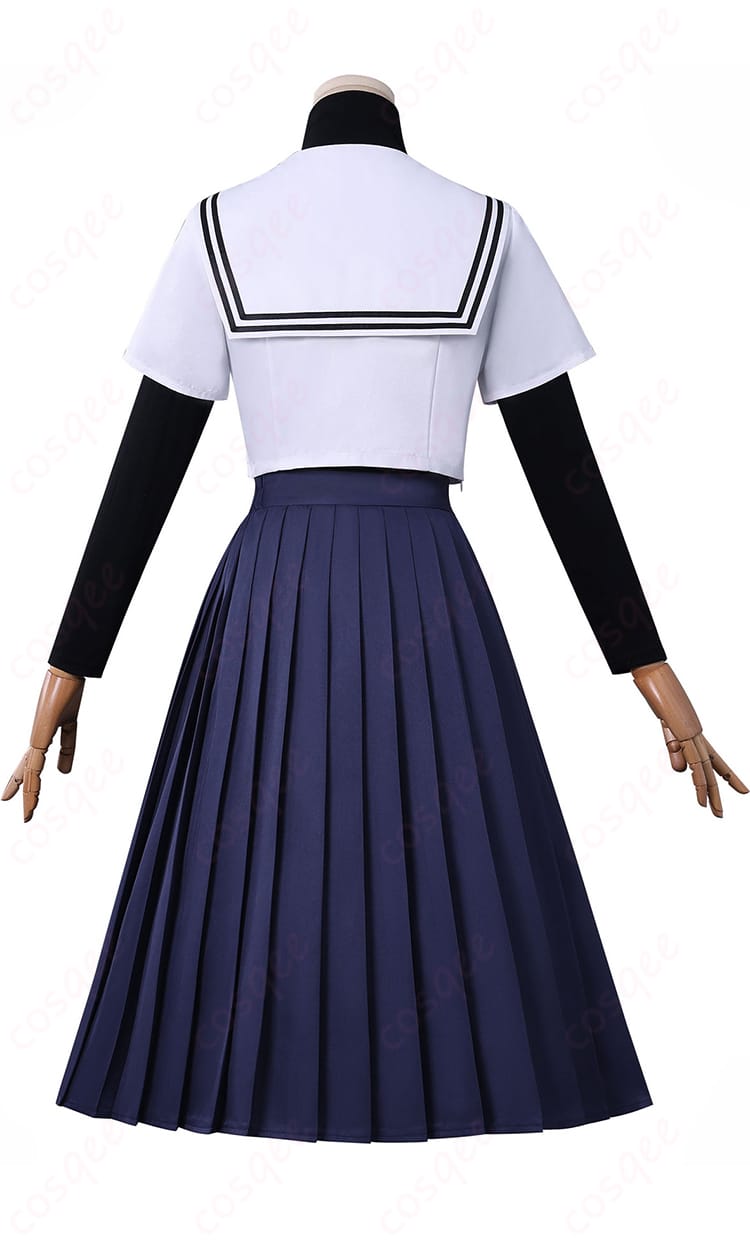 八百歳比名子 コスプレ衣装の背面。ケープ風の構成と全体バランスで作品制服の再現度を示す。