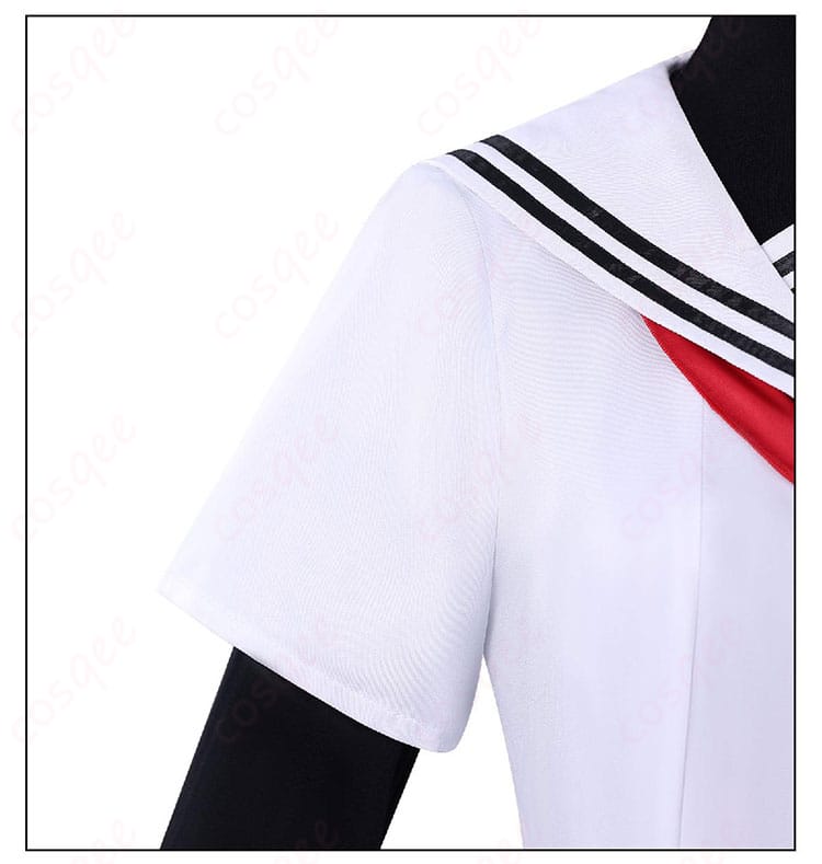 肩飾りのアップ。軽量パーツで見映えと扱いやすさを両立した装飾表現。