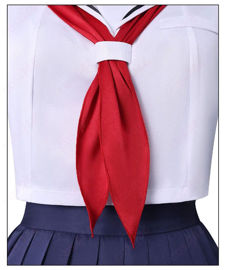 八百歳比名子の赤いスカーフの質感と結びの形を示すアクセサリー近接カット。